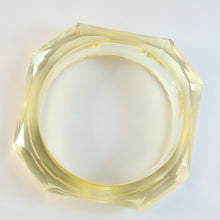 Load image into Gallery viewer, Vintage 1950s Champagne Yellow Faceted Lucite Bangle