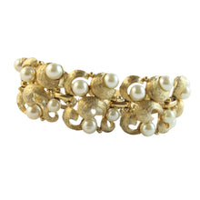 Load image into Gallery viewer, Vintage Trifari Faux Pearl Bracelet