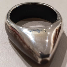 Load image into Gallery viewer, HQM Sterling Silver & One-Side Oxidised 'Thorn' Ring