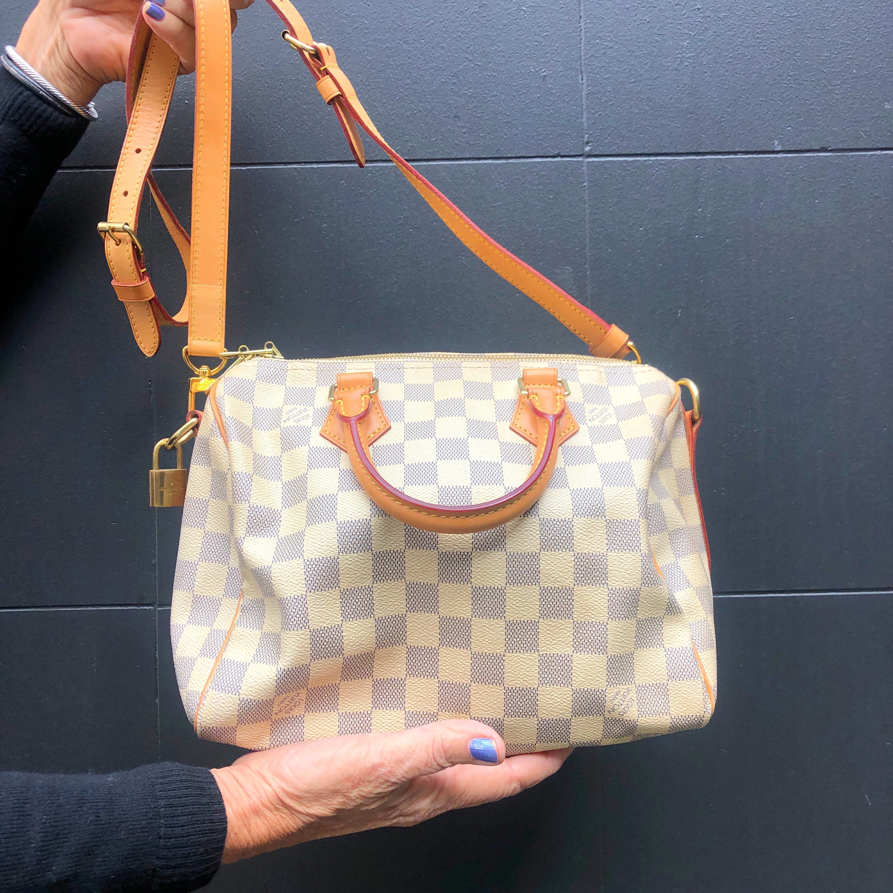 Used Authentic Louis Vuitton Speedy 30 crossbody for Sale in Vista