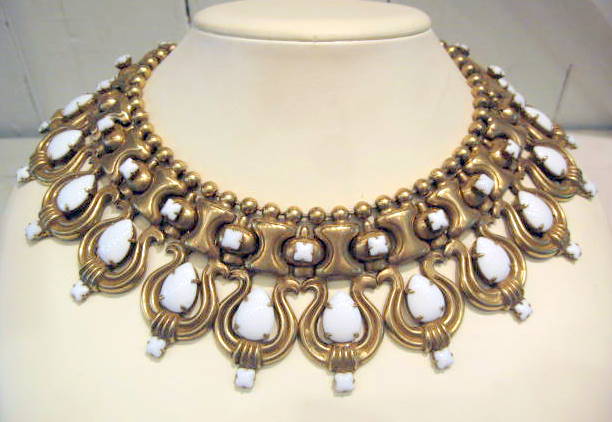 Harlequin Market White and Gold Harp Motif Collar Necklace