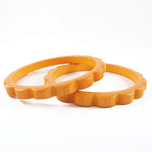 Load image into Gallery viewer, Scalloped Bakelite Spacer Bangles c.1950&#39;s - Corn Yellow
