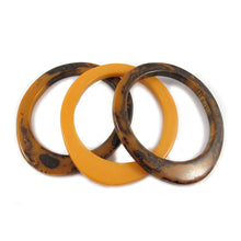 Load image into Gallery viewer, Egg shaped Bakelite spacer bangles c.1950&#39;s
