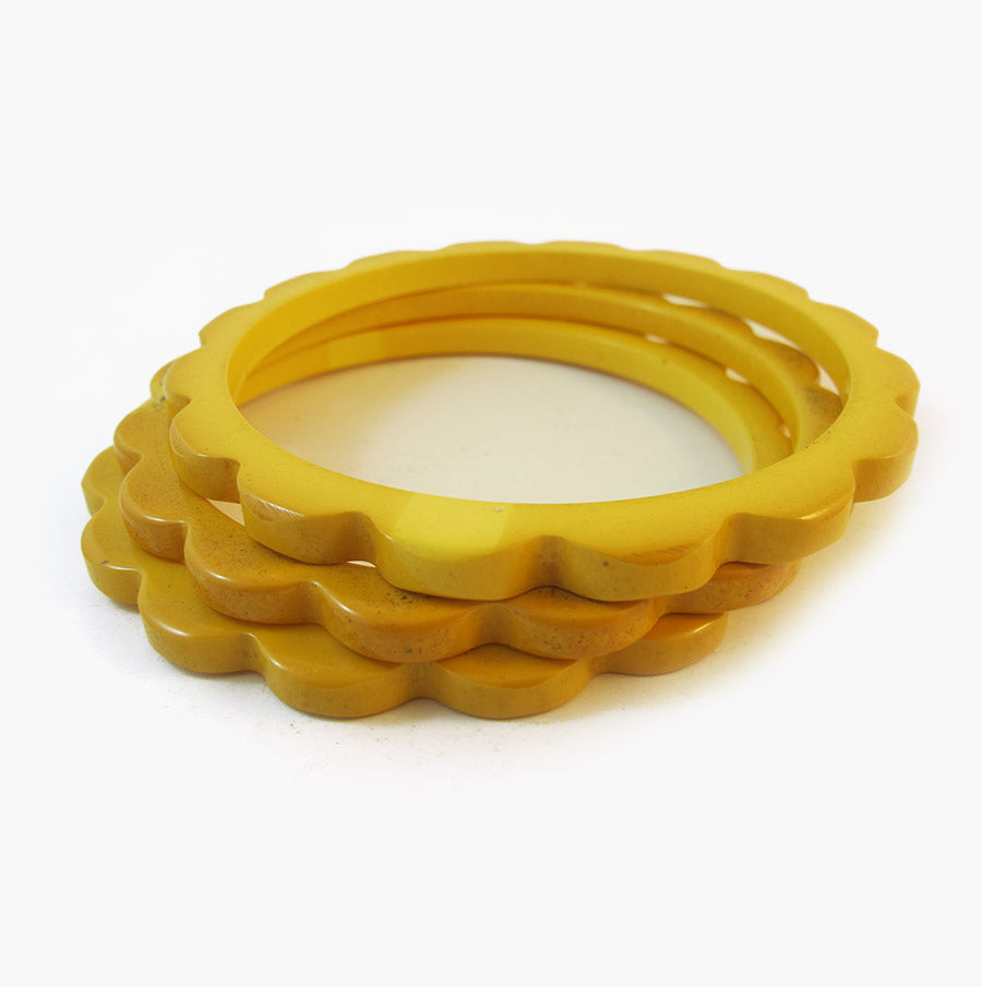 Vintage Bakelite Scalloped Spacer Bangle Set - Buttercup Yellow