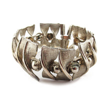 Load image into Gallery viewer, Vintage Unsigned Silver Tone Etched Ball Bracelet - USA c. 1950&#39;s