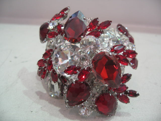 Red and Clear Crystal Clamper