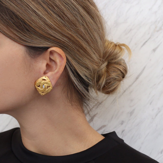 Chanel Vintage Signed Gold Tone Diamond Shape CC Logo Earrings - 95-A- (  Clip-On earrings)