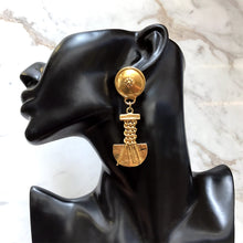 Load image into Gallery viewer, Vintage Gold Tone Statement Earrings c. 1980 (Clip-on)